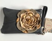 Flower Wristlet in Grey and Buff