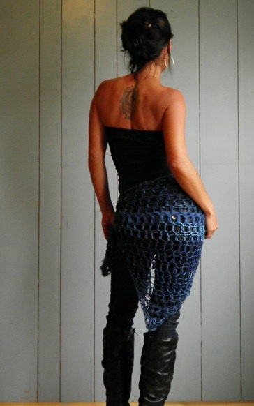 NonasNote Textured Blue Triangle Scarflette
