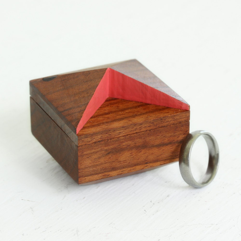 Pixie - faceted engagement ring box made from Caribbean Rosewood