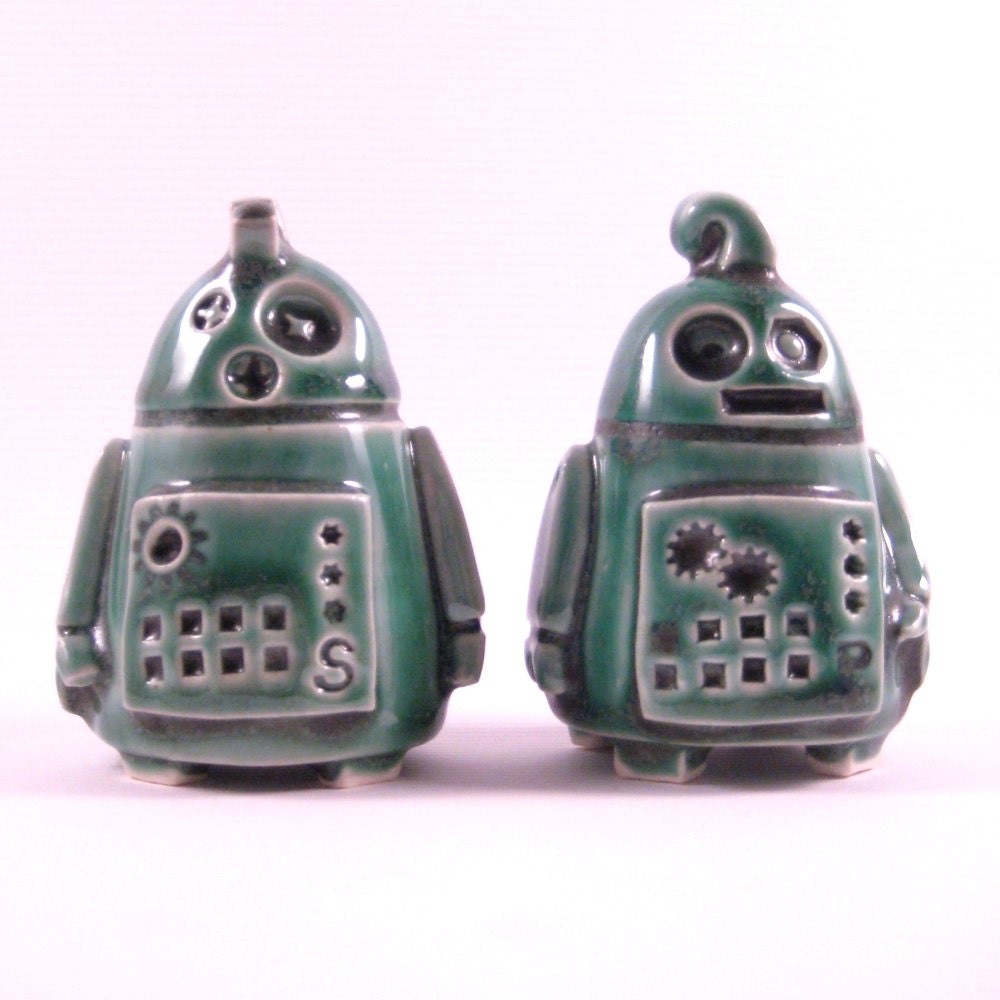Robot Salt and Pepper Shakers