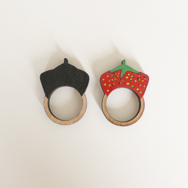 Bamboo Silhouette Strawberry Ring