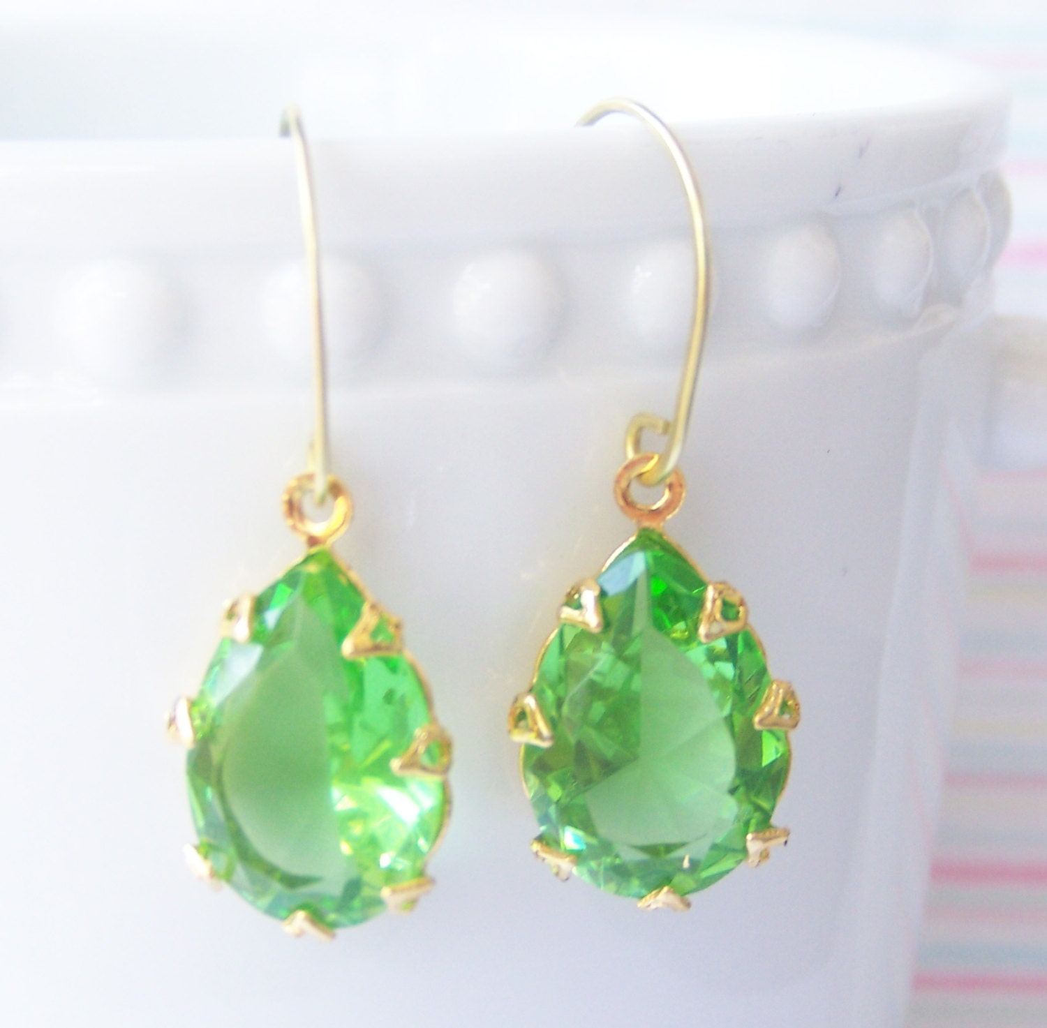 Apple Green glass drop earrings, bridesmaid earrings, summer earrings