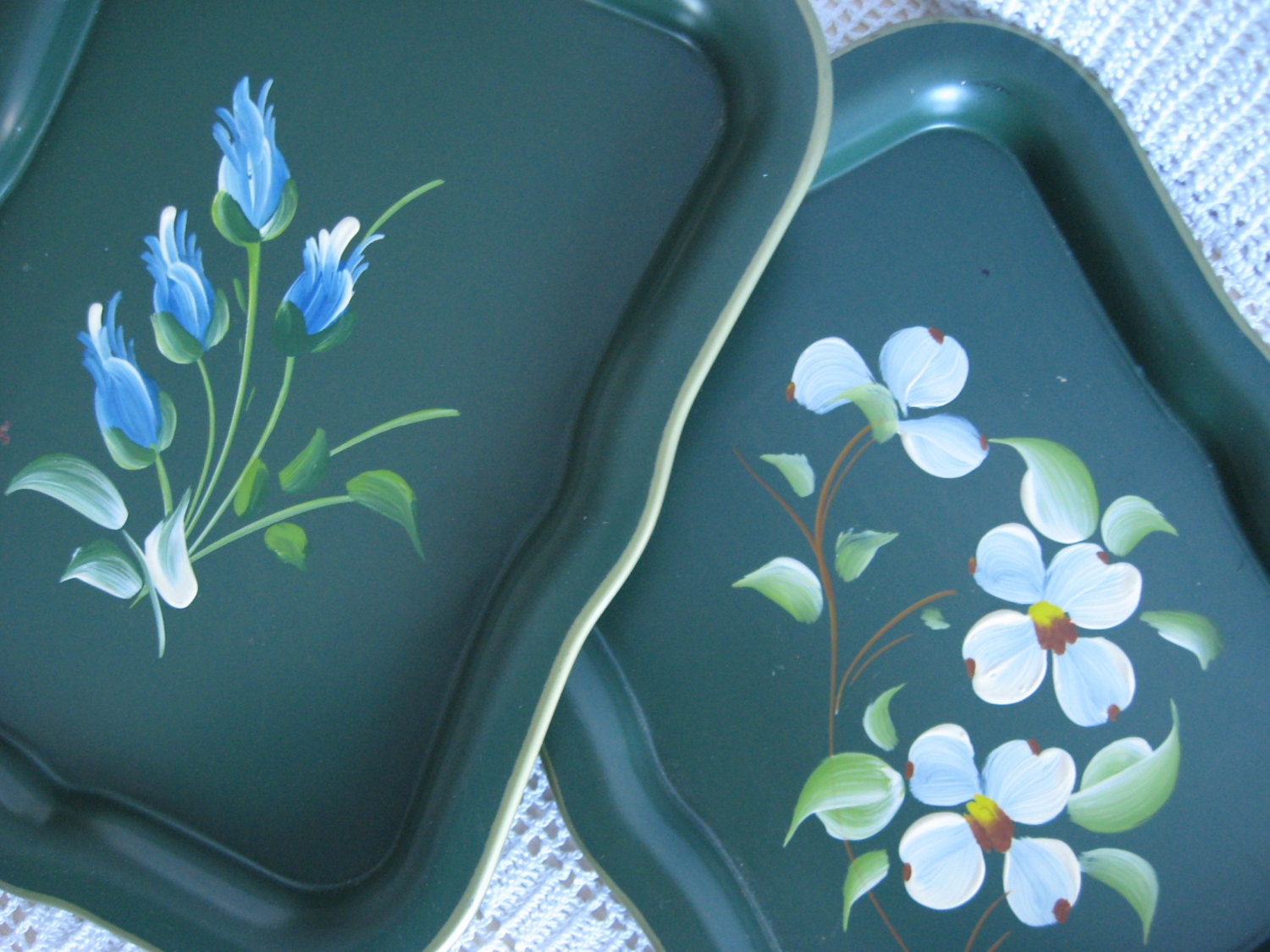 Vintage Tole Painted Tray Set of 2, Tea Light Holders, Tole Painted Flowers, Green metal Trays, Shabby Chic, Retro Style, Vintage Home Decor