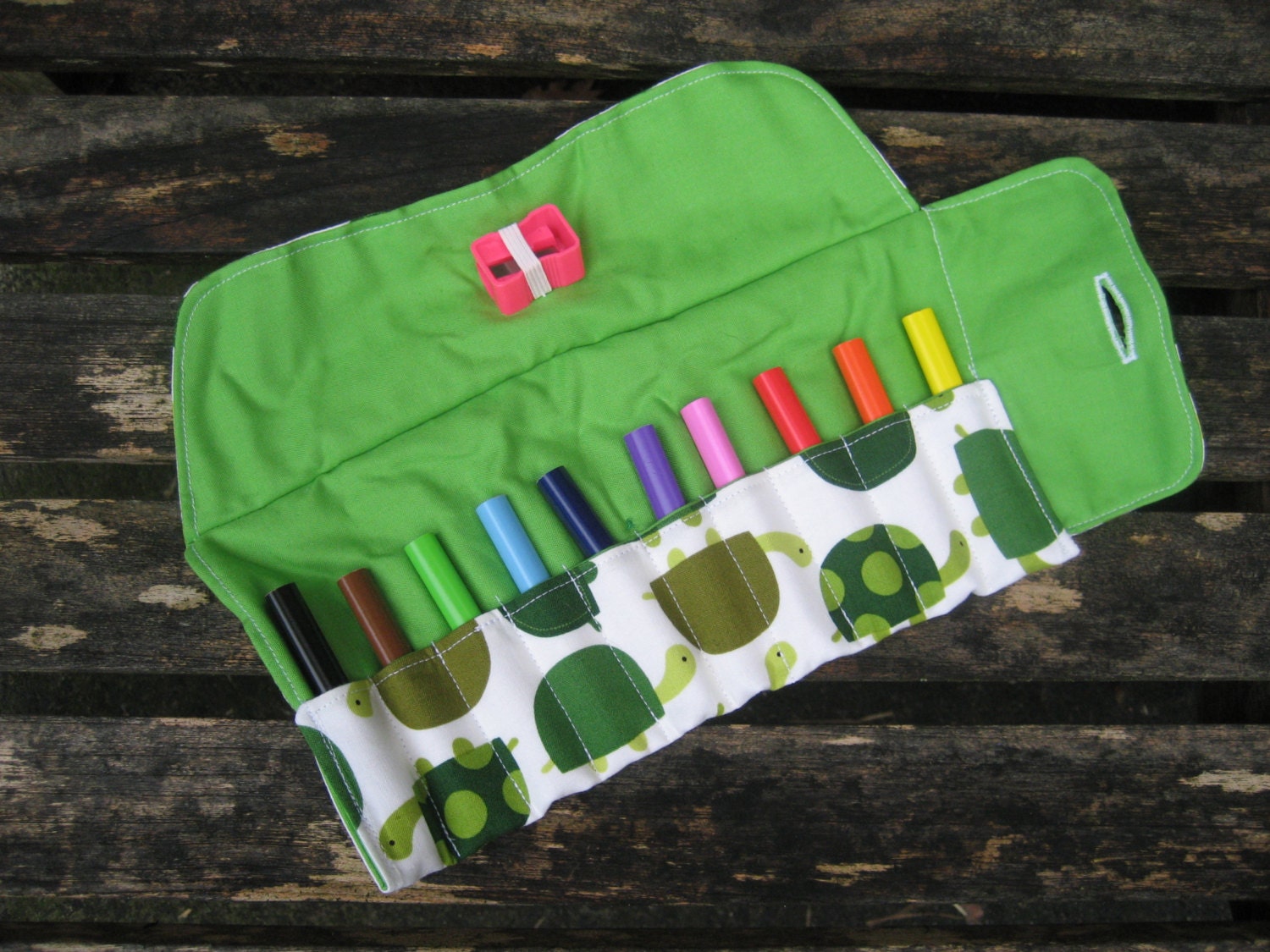 Tortoise colouring pencil roll-up travel set