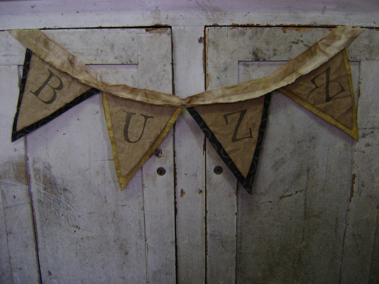 Primitive BUZZ Banner.  How Cool