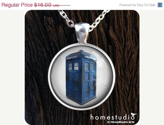 Moving Sale - Dr. Who : Glass Dome Necklace by HomeStudio. 24 inch chain included. Round art pendant jewelry. geek nerd england british tv