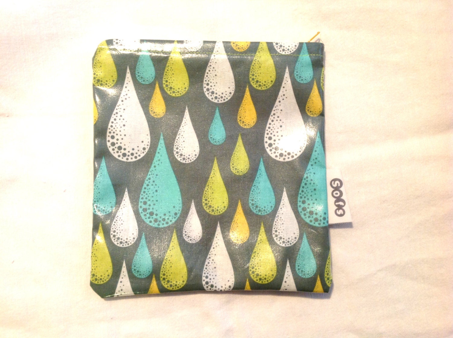 Sofs offers a sandwich ziploc bag in green drops