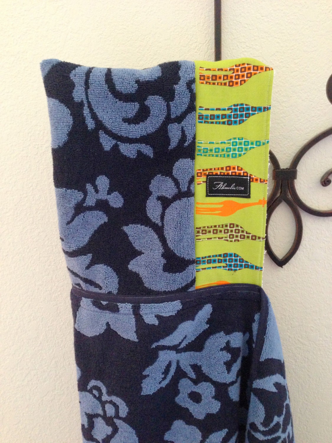 Giraffe on Blue Hooded Bath Beach Pool Towel