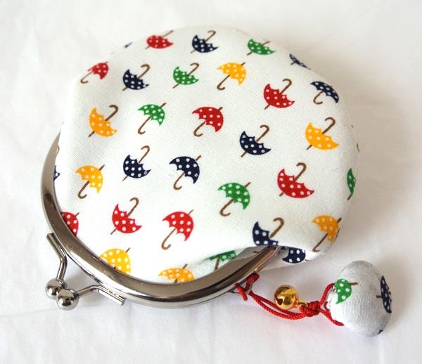 Round Coin Purse with a little shell charm- Umbrella dots in white