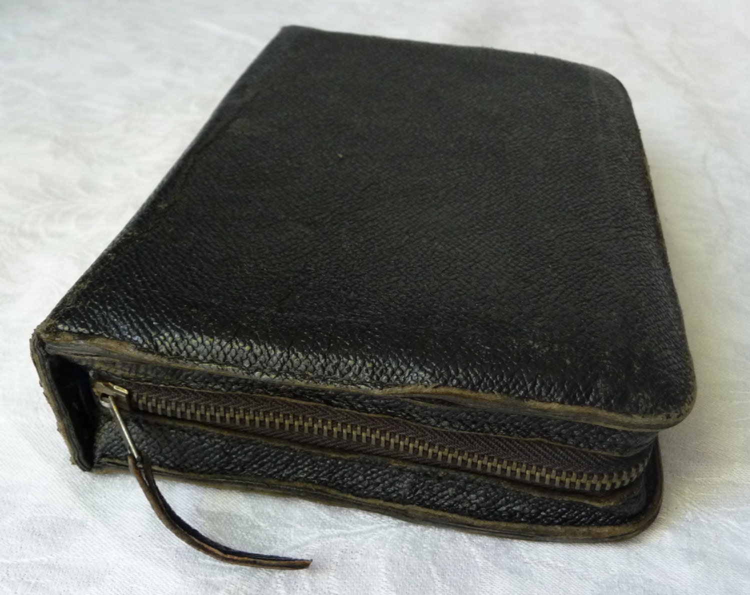 French Missel Leather Book Cover Zipper - 1958 Daily Religious Prayer Song Book - Roman Catholic Religion Bible Study - France - Black