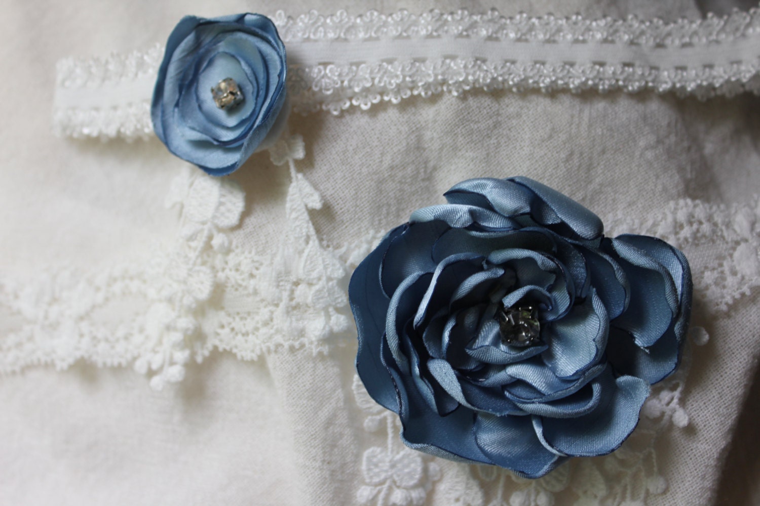Blue Garden garter set