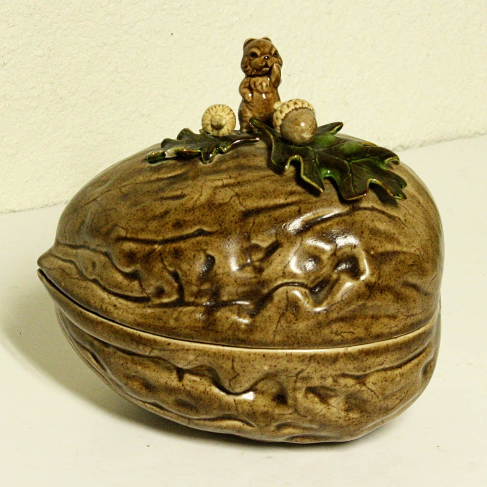 vintage ceramic nut dish - squirrel - acorn - leaf - giant nut