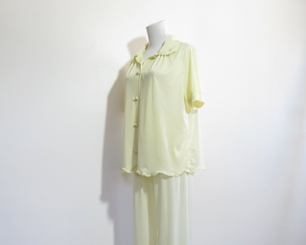 70s Sunshine Yellow Nylon Pajamas PJs M Medium Large