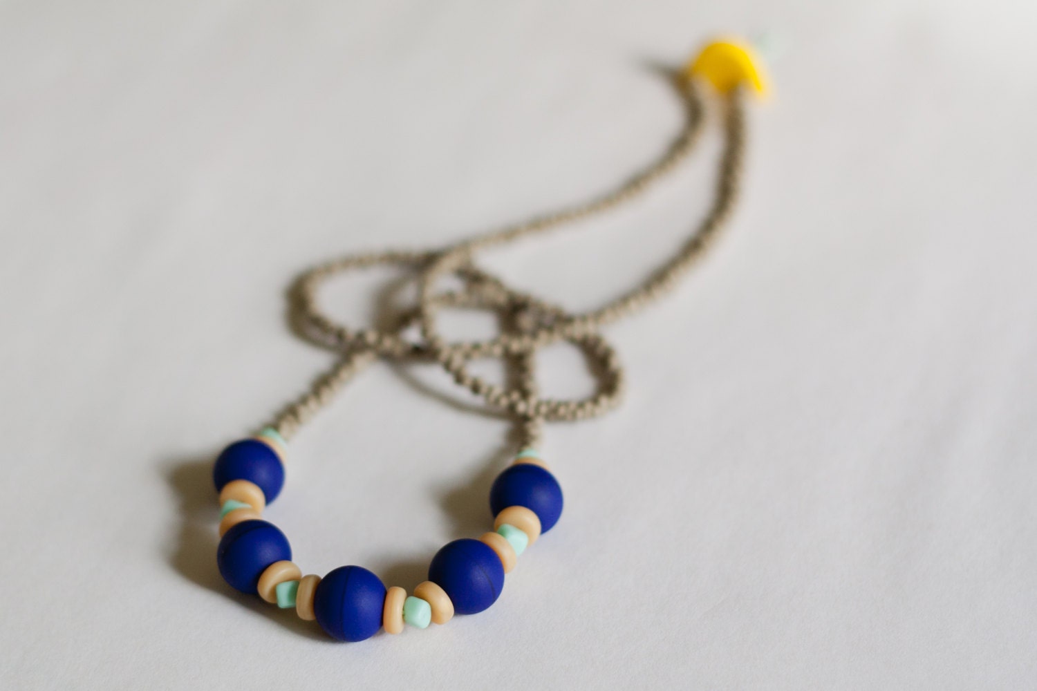 lördagsgodis no. 15 - a matte glass beaded necklace