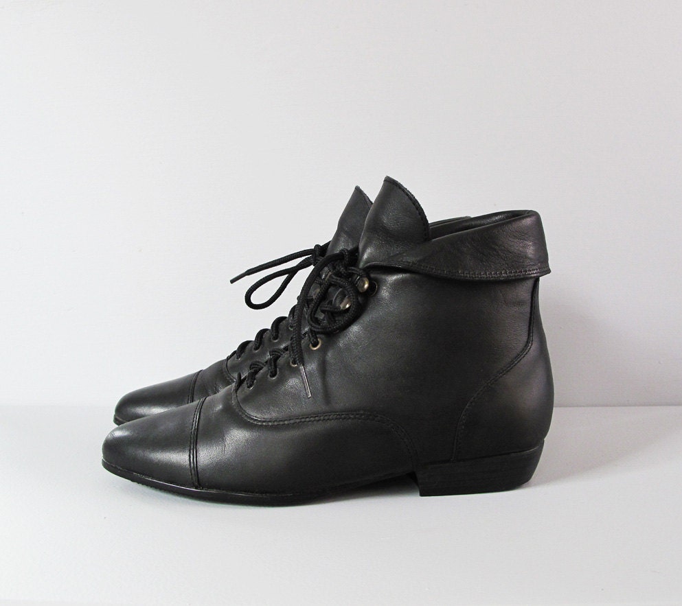 vintage black leather LACE UP cuffed ankle boots 6