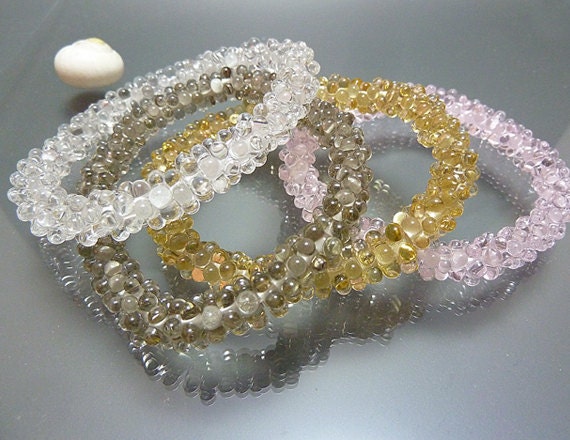 Melanie Moertel Lampwork Beads - MADE TO ORDER jewelry: elastic bracelet with lots of tiny glass daisies, pick your color