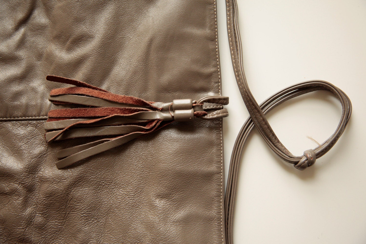 VTG 80s Gray Beige Leather Crossbody Bag Preppy Purse Tassel