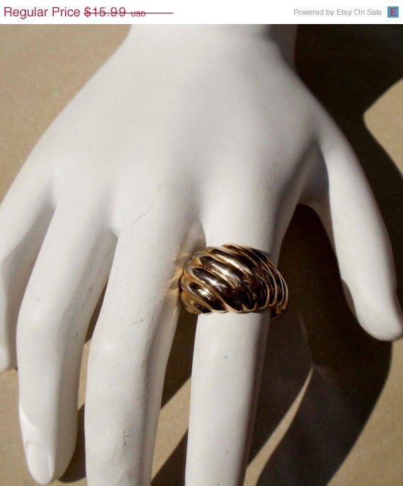 Summer Sale Vintage 18K gold HGE Swirl Shell Design