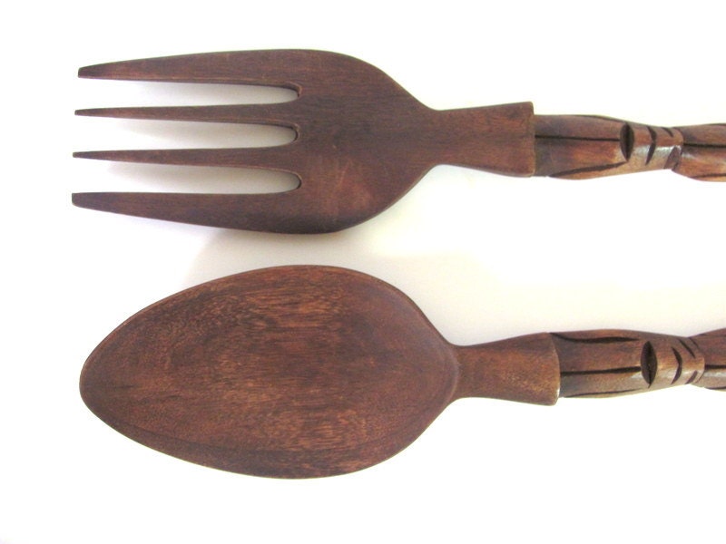 vintage 1970s wooden fork and spoon set // tiki wall decor // kitchen kitsch mid century kitsch