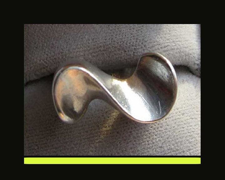 SWIRL--Cool Modernist Sterling Silver S-Curve Ring,1970s,Vintage Jewelry,Women