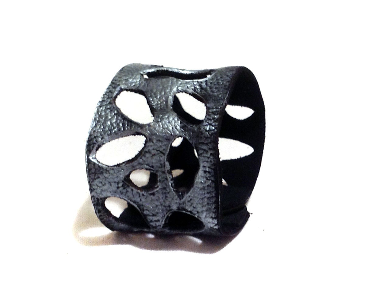 Leather bracelet. Fashion leather cuff bracelet in silver color. Leather jewelry