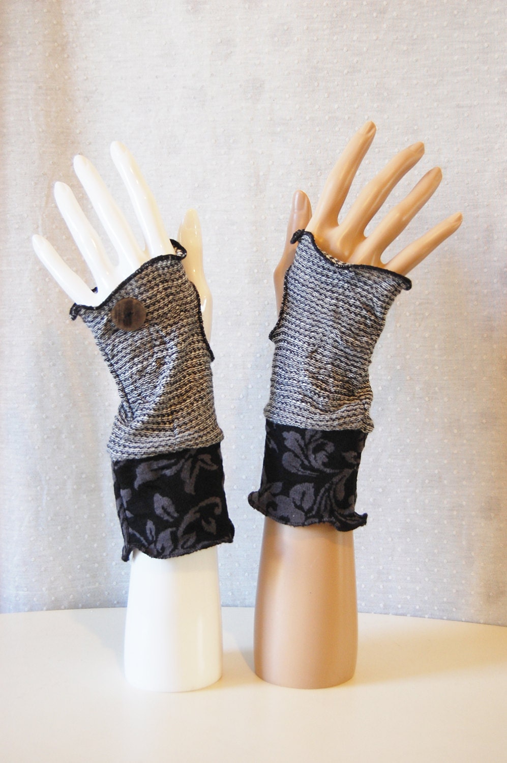 Mittensgrey and black