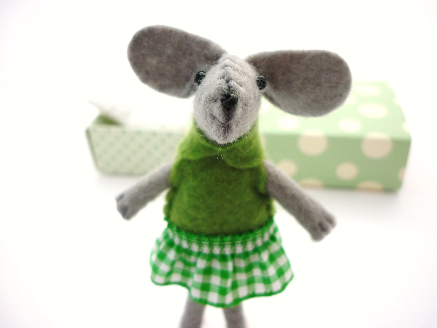 Stuffed felt mouse animal green in matchbox