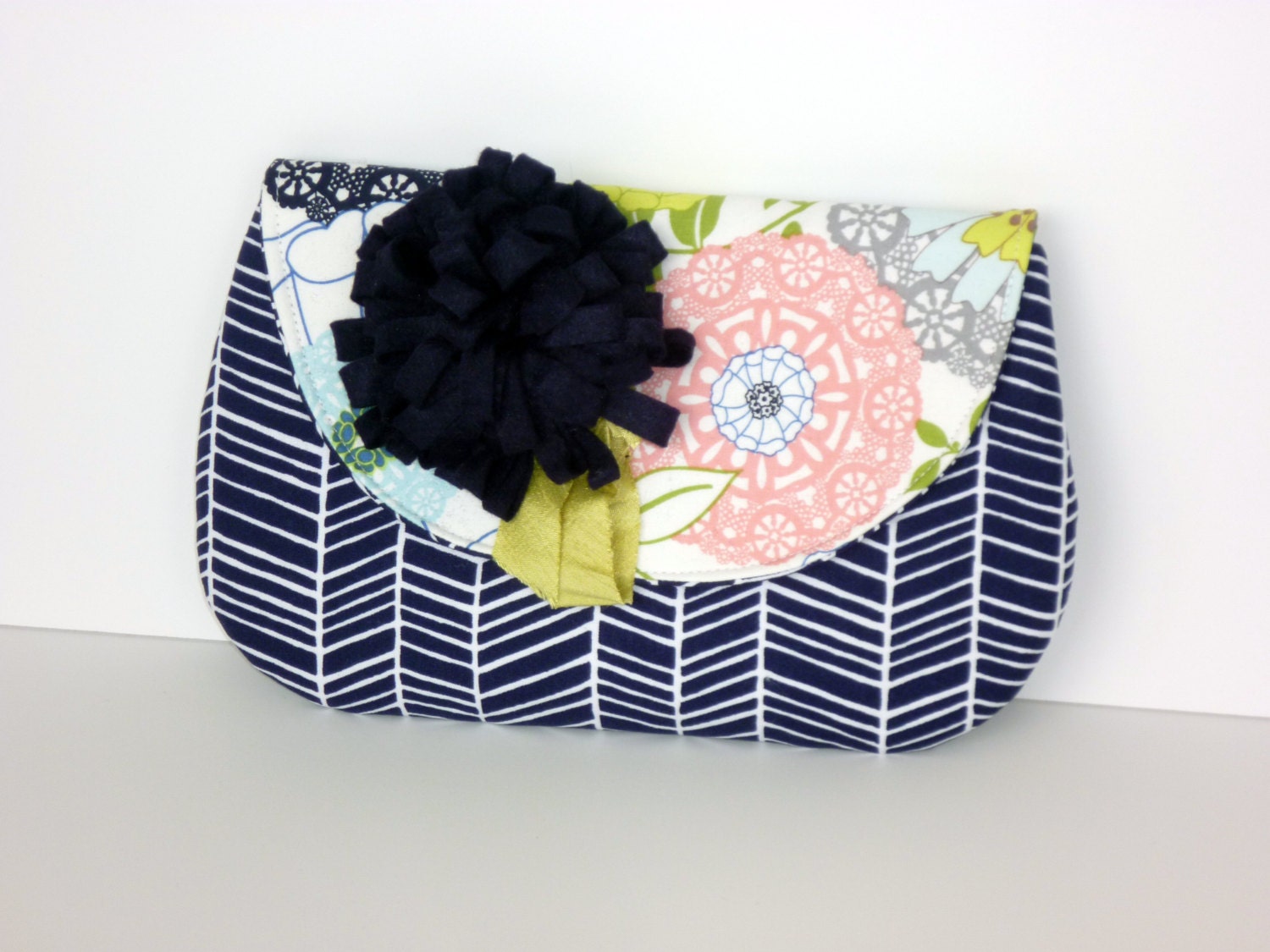 Clutch Purse in Navy Bouquet