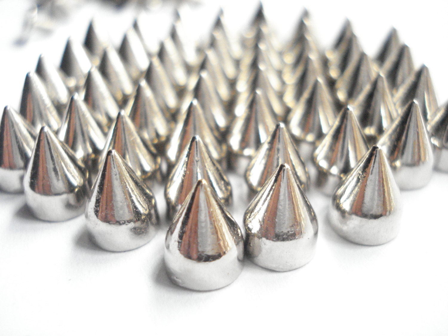 100pcs 9.5mm silver Color Metal Bullet Rivets Spikes Studs Punk rock Bag Belt Leathercraft Ac.cessories DIY ready to ship