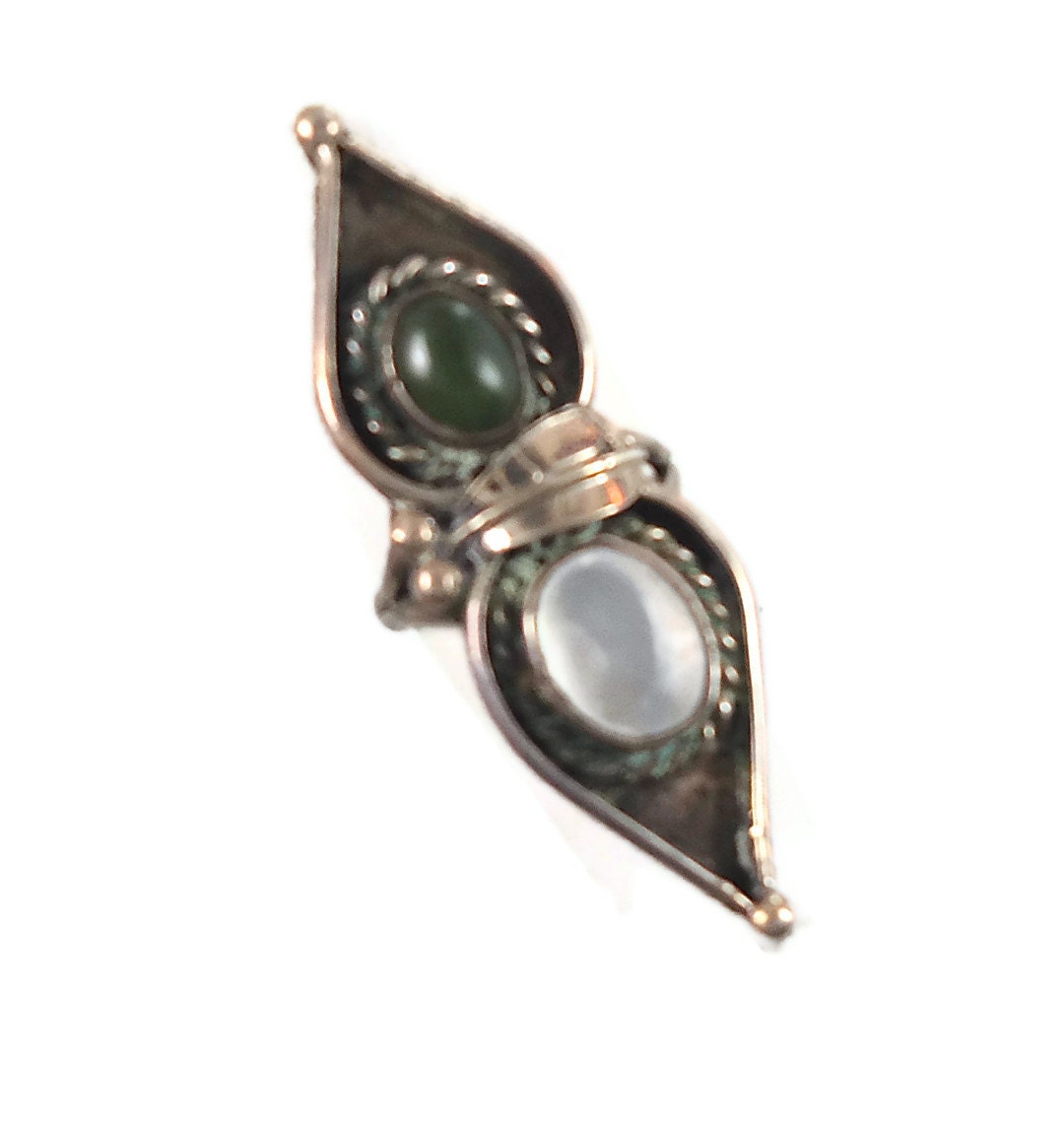 Aventurine & Mother of Pearl Sterling Silver Ring - Long Vintage 1970s  -  Size  5.5 - InVintageHeaven