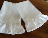 Farmhouse Kitchen - Ruffled Tea Towel in White