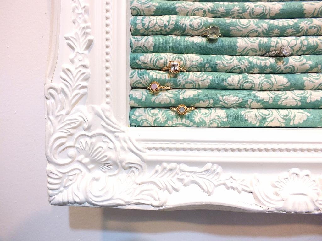 Sweet Baroque Ring Display