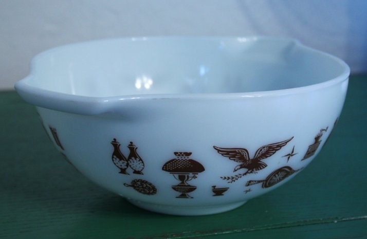 Vintage 2-1/2 Quart Pyrex Early American Americana Cinderella Nesting Mixing Bowl 443