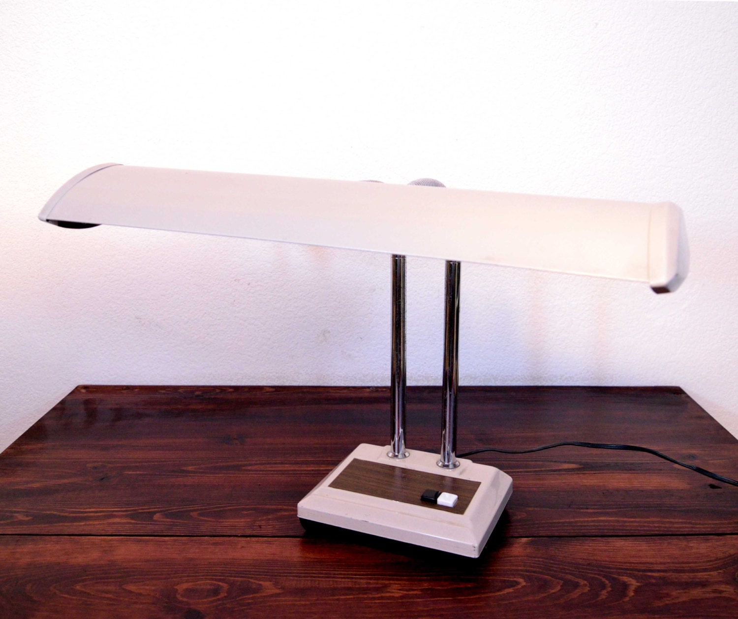 Vintage Fluorescent Bulb Desk Lamp / Retro Dual Neck Office Lighting