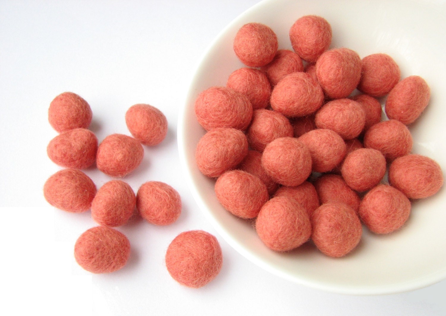 Mix of 30 burnt orange felted wool rondelle beads. Perfect for decoration or jewelry