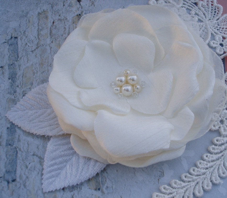 Bridal flower fascinator, flower fascinator, flower hair clip, Swarovski pearl and crystals