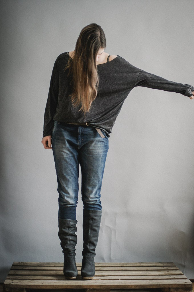 loosefitted top, comfortable gray top