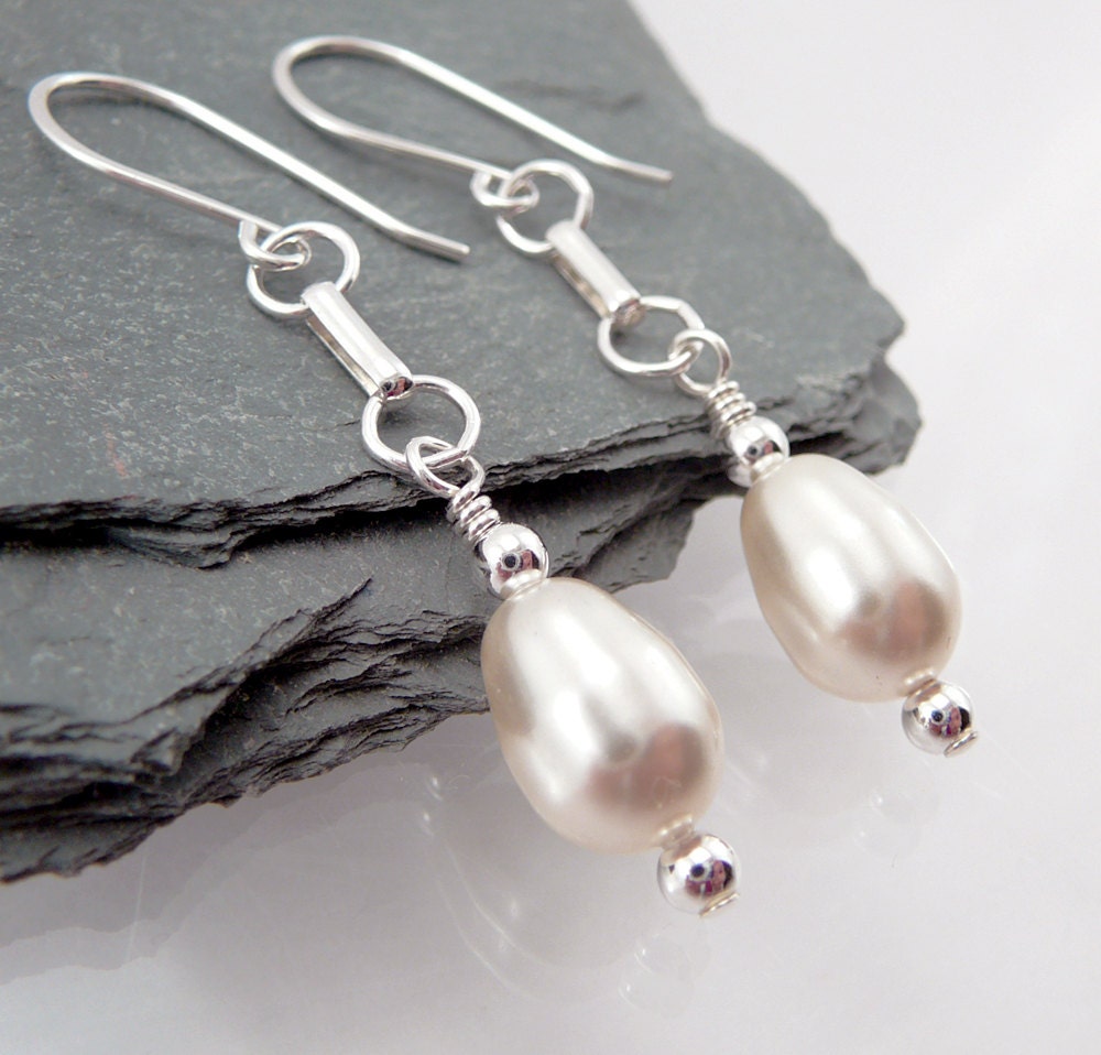 Pearl Earrings - White Earrings - Teardrop Earrings