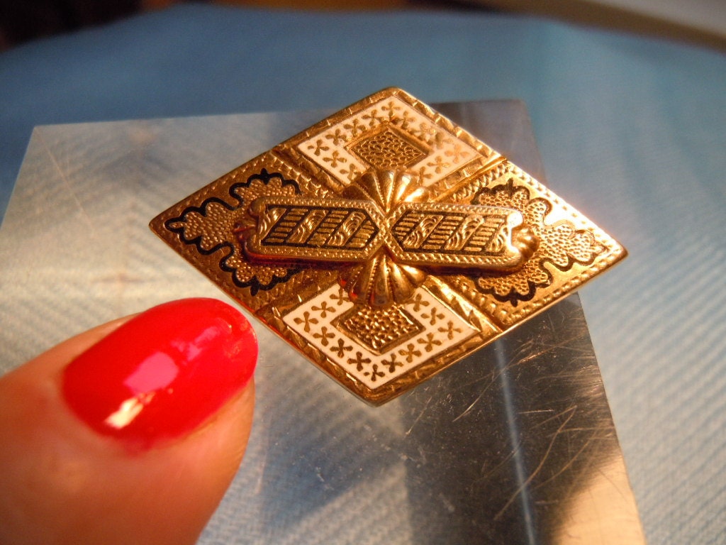 Antique Taille d' e'pargne pin, brooch, circa 18th century