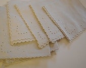 V I  N T A G E Embroiderie Anglaise Dinner Napkins