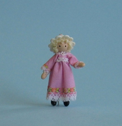 Miniature 1/4" and 1" scales white flower hat doll and free dollhouse kit