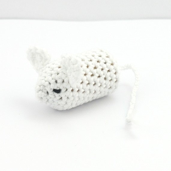 white mouse cat toy - cork and crochet - amigurumi