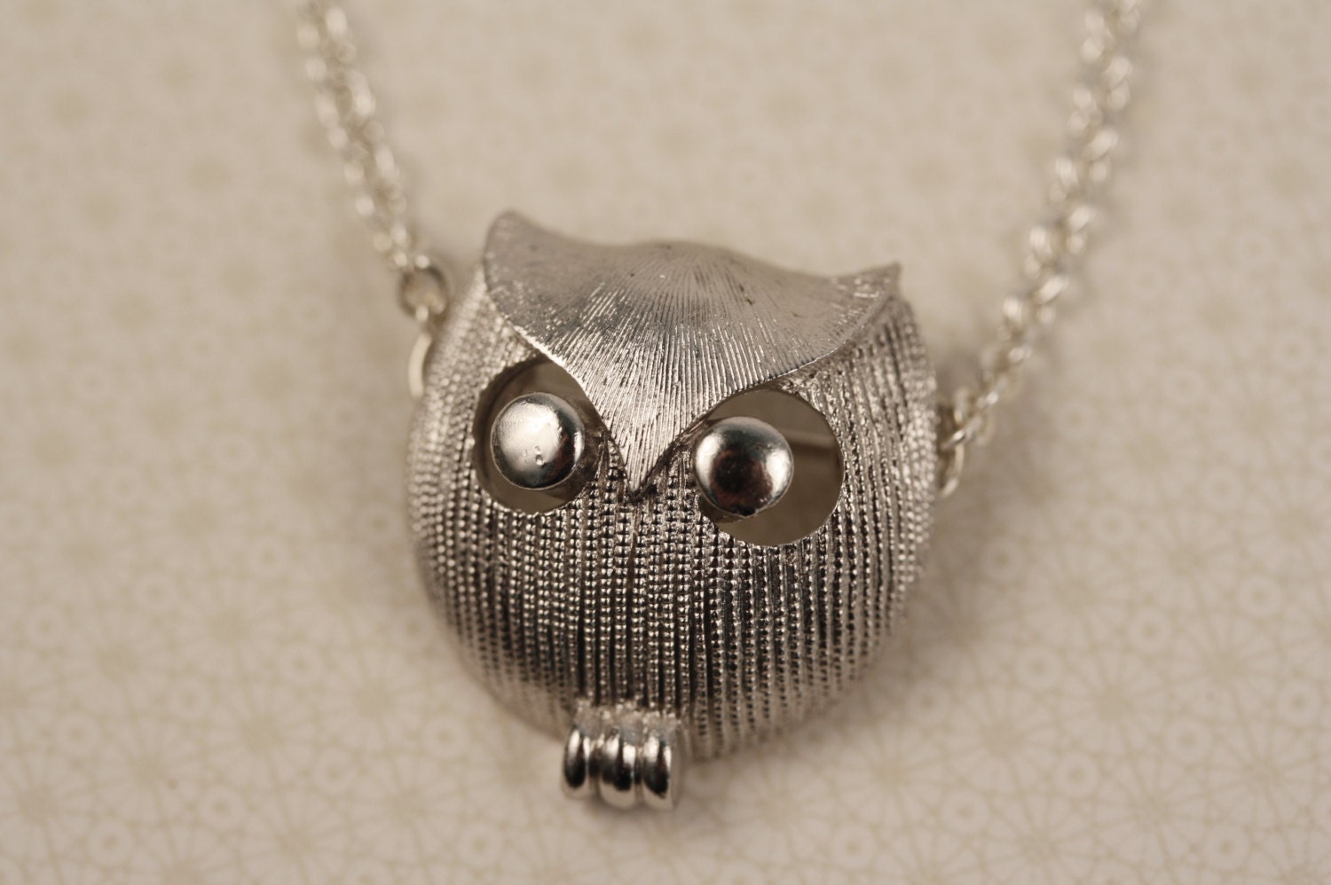 Modern Vintage Silver Owl Face Necklace, Trifari Bird Silhouette Pendant, Choker Jewelry, Short Chain Jewellery
