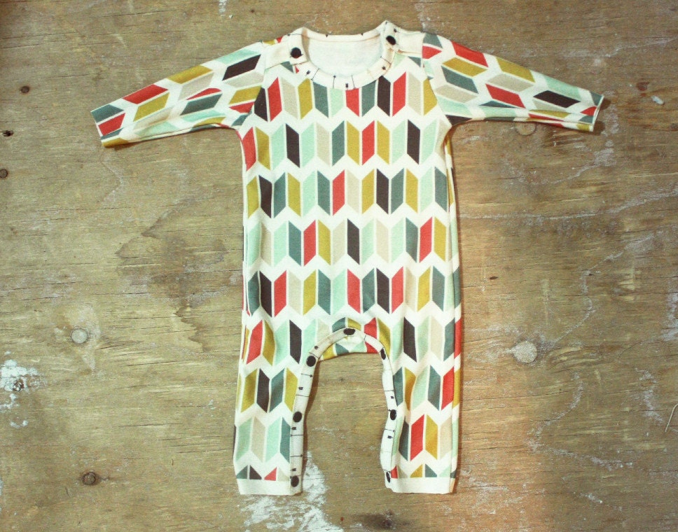 welcome home baby...one-piece baby outfit by pellerina.. feathers and arrows unisex organic cotton.. made to order