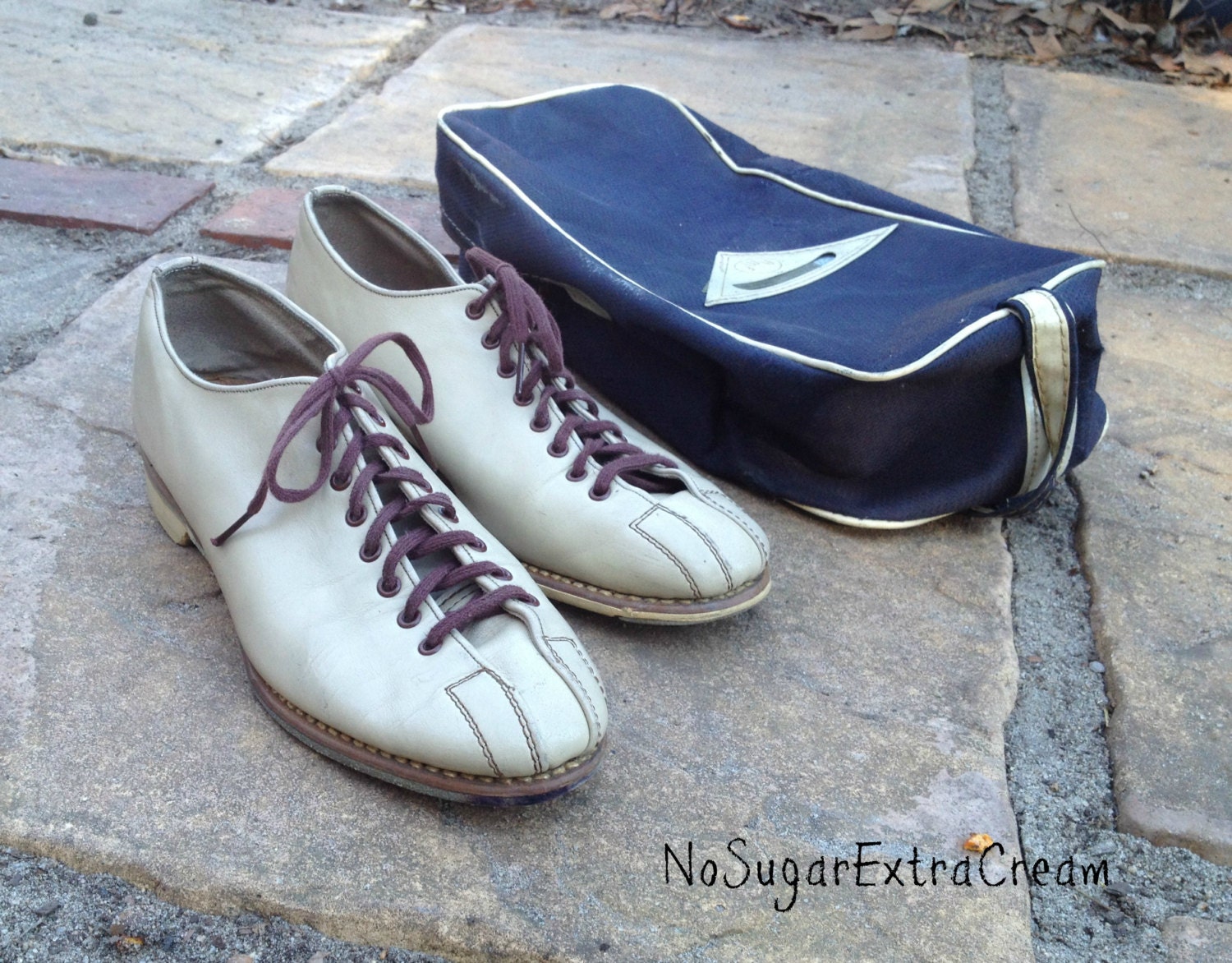 Vintage Bowling Shoes in Original AMF Bag Size 7 1/2 Ladies Bowling Shoes AMF Bowling Shoes With Bag