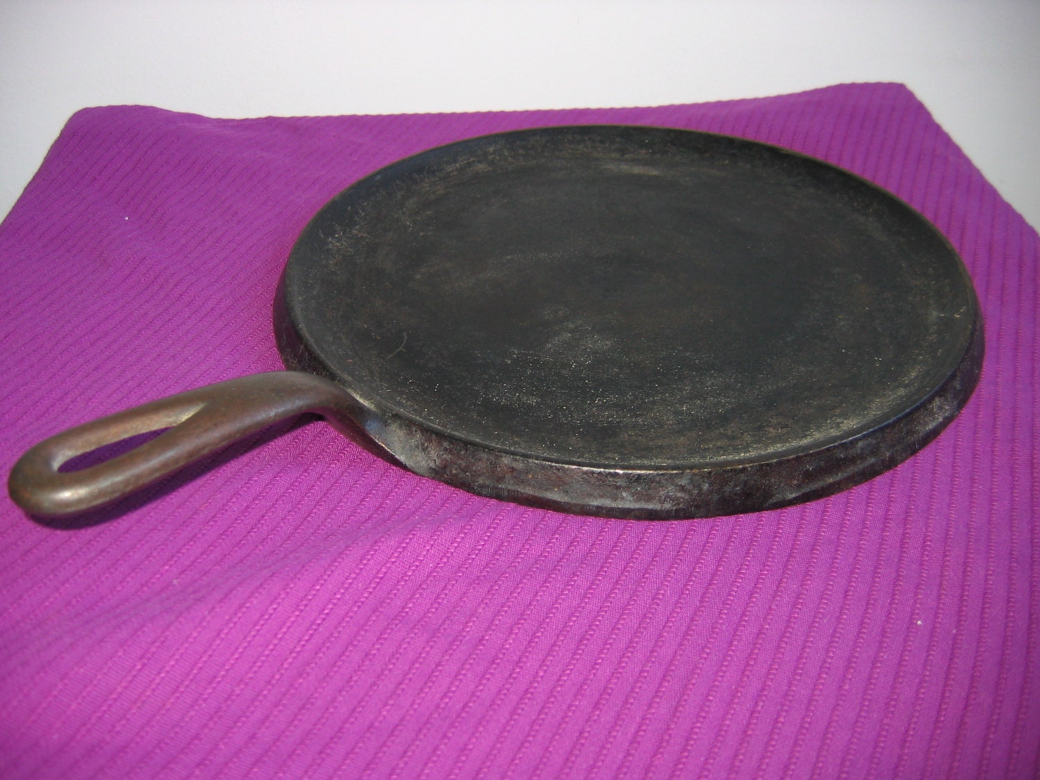 Wagner Ware Cast Iron Griddle.  Vintage 1109 B.
