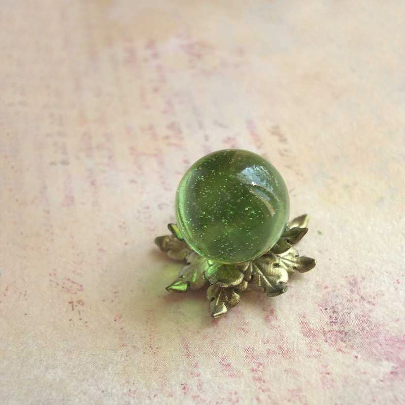 Dollhouse Crystal ball golden leaves in 1/12 scale