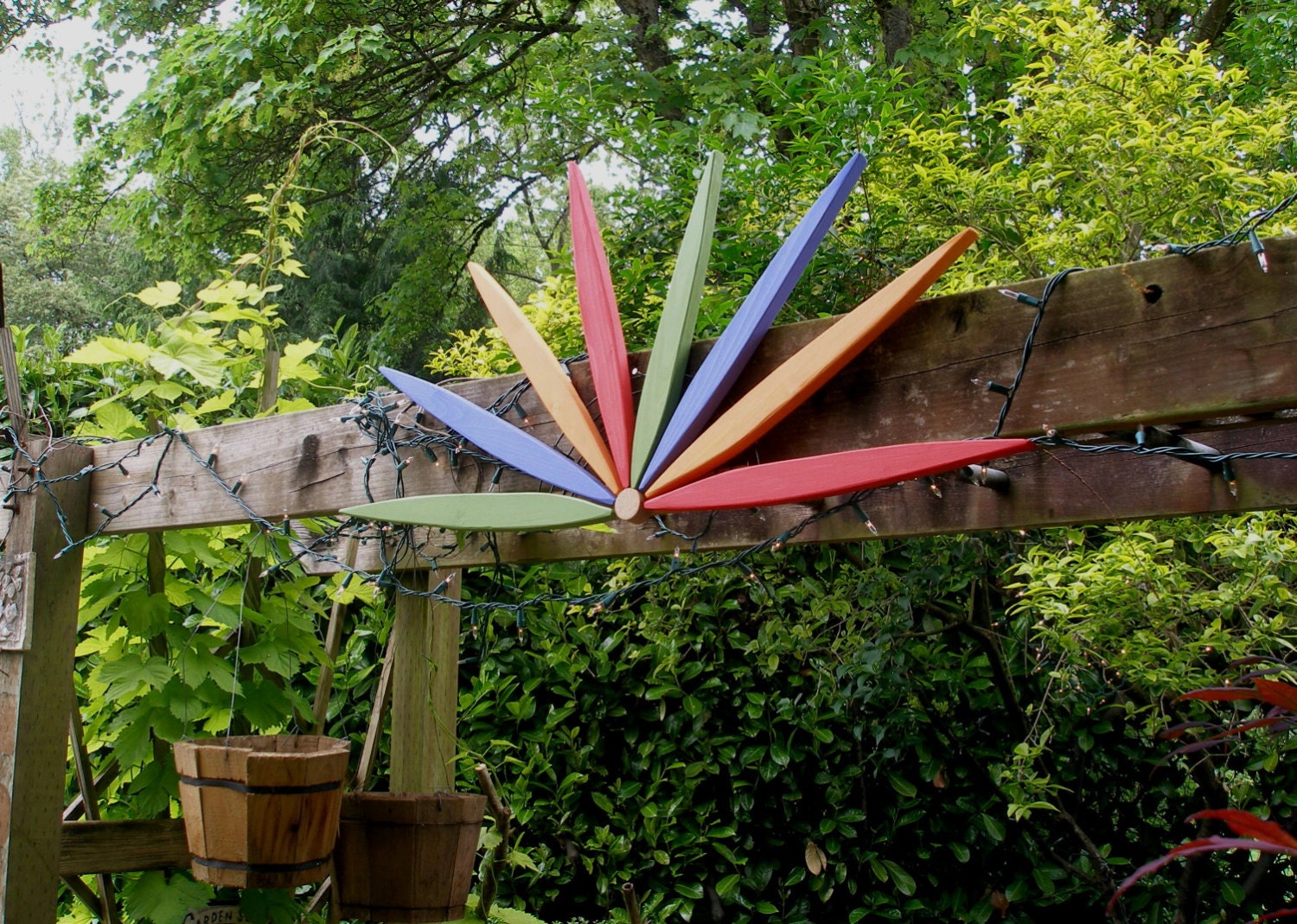 Four Color Large Half Circle Starburst for Outdoor Decor