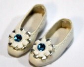 White Retro Flower Slip-On for BJD Dolls Lati Yellow, PukiFee, Riley Kish, Bobobie Nissa, DIM Silf, Dollk S00067D