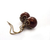 Classic Pearl Earrings: Brown Pearl Drops in Vintage Romantic Style, Antiqued Brass, Bridesmaids Earrings